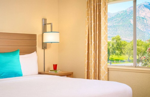 Flagstaff Hotel | 3 Relaxing Units, With Kitchen and Outdoor Pool, Pets Are Allowed!