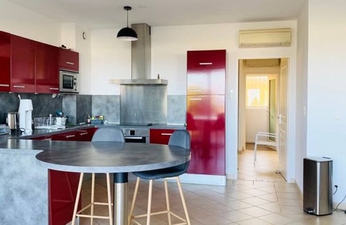 Marine de Saint Ambroggio Apartment | 3-room apartment with air conditioning and parking, 200m from the beach