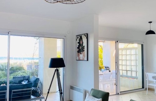 Marine de Saint Ambroggio Apartment | 3-room apartment with air conditioning and parking, 200m from the beach