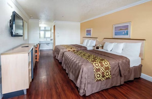 Corcoran Hotel | 3 Simple Rooms w/Essential Comforts for Family Getaways Near Corcoran Station