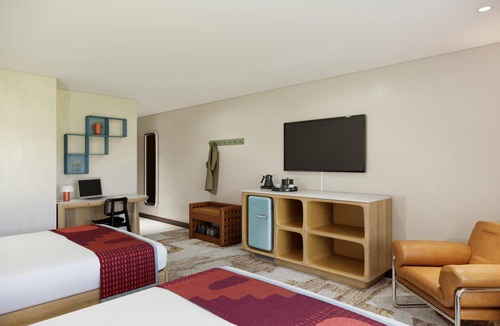 Sedona Hotel | 3 Vibrant Rooms w/Outdoor Pool & Spa Access - Your Adventure & Wellness Escapes