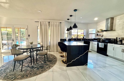 Paradise Park Vista House | 3000SQFT Kierland Retreat with Pool & Spa