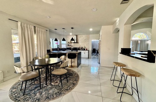 Paradise Park Vista House | 3000SQFT Kierland Retreat with Pool & Spa