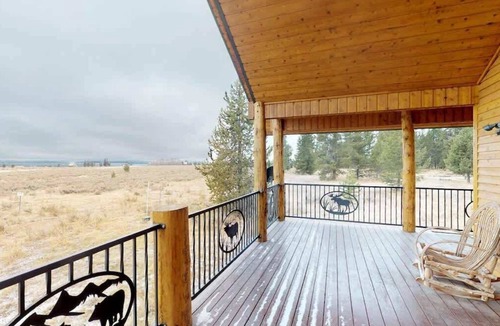 Rea Cabin | 31 MI to YNP | Fire Pit | Sleeps 10