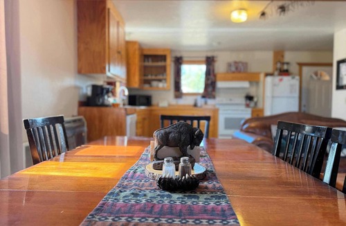 Last Chance Cabin | 31 MI YNP | Fire Pit | Sleeps 10|WorldclassFishing