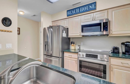 Isle of Palms Cottage | 36 Lagoon Villa by Avantstay Fishing Dock, Views