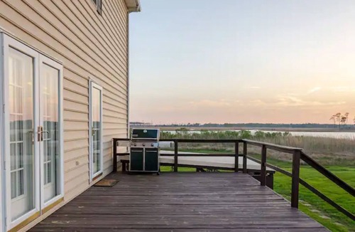 Crocheron House | 365-degree waterfront views. Quiet property bordering Blackwater River Refuge.