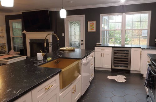 Montgomery House | 3bed 2bath Firepit, Pool Table, Darts, Pool.