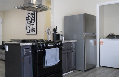 Hanford House | 3BR/2BA Home with 2 King Beds & Modern Bathrooms