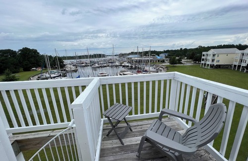 Fairfield Harbour House | 3BR/3BA Updated Townhome on the Marina — 3 decks and great sunsets!
