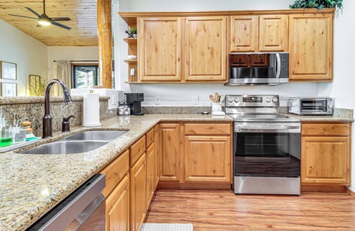 Torreon Cottage | 3BR Home w/Hot Tub, Grill & Wraparound Deck