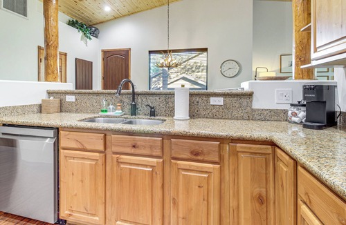 Torreon Cottage | 3BR Home w/Hot Tub, Grill & Wraparound Deck