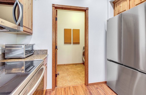 Torreon Cottage | 3BR Home w/Hot Tub, Grill & Wraparound Deck