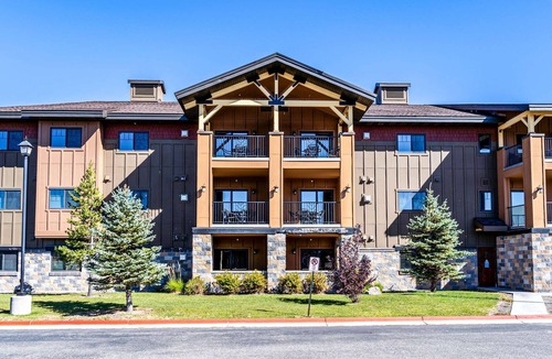 West Yellowstone Apartment | 3BR near West Entrance, Pool, Hot Tub, Game Room.