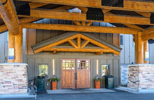 West Yellowstone Apartment | 3BR near West Entrance, Pool, Hot Tub, Game Room.