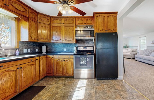 Burley House | 3BR Remodeled Home Near River: Grill, W & D, AC