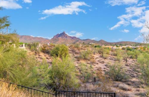 Fountain Hills House | 3BR Retreat with Heated Pool, BBQ and Mountain Views