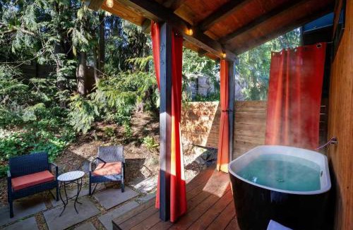 Stevenson House | 4 A-Frame Cabins - 2 Outdoor Private Tubs