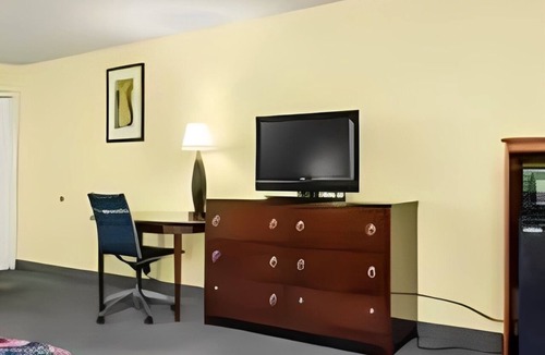 Orlinda Hotel | 4 Accommodations for Family Stay near Dueling Grounds Racetrack | Free Parking
