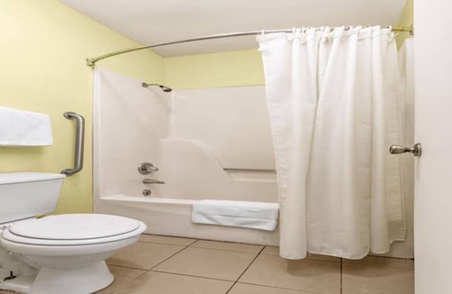 Orlinda Hotel | 4 Accommodations for Family Stay near Dueling Grounds Racetrack | Free Parking