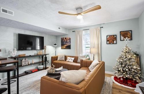Williamstown Apartment | 4 apartments 10 bedrooms - 2 and a half Miles from Ark