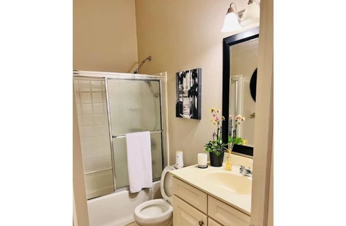 Westfield House | 4 bedroom 3 bathroom executive home with two kitchens
