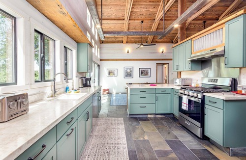 Three Rivers House | 4 Bedroom and 4 Bathroom plus River Front and Pet Friendly!