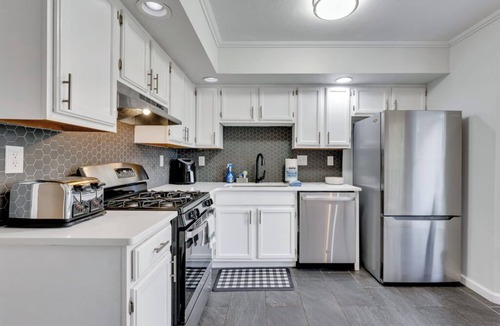 Virginia Beach House | 4 Bedroom Beachside Retreat – High - Speed WiFi Included