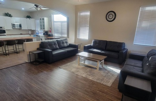 Florence House | 4-bedroom building in delightful Florence with cool AC, Relaxation backyard.