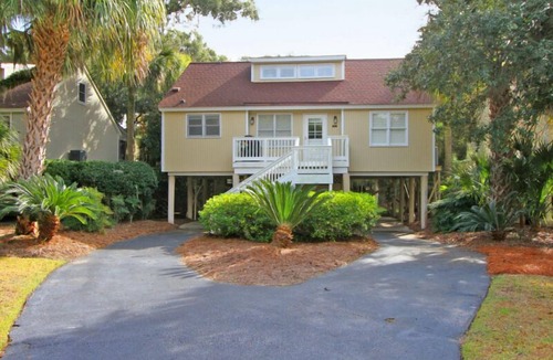 Tarpon Pond Cottage | 4 bedroom cottage close to the beach!