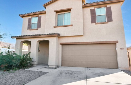 Tamaron House | 4 Bedroom Desert Oasis/Large Yard/Sleeps 8