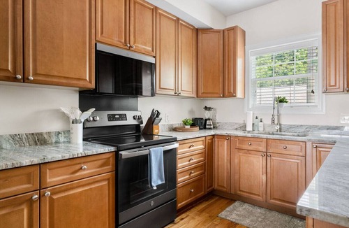 North Charleston Apartment | 4 Bedroom Lakefront Home with Patio!