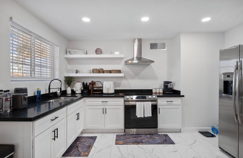 Maryvale House | 4 Bedroom Pool Home with Modern Amenities