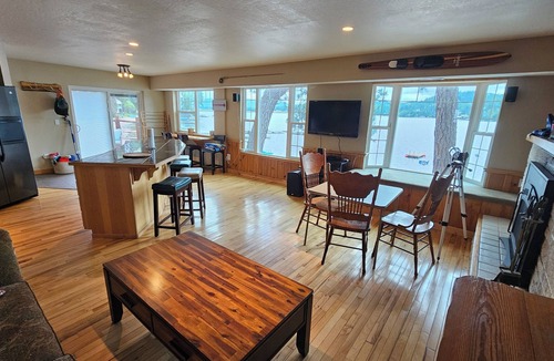 Newman Lake House | 4-bedroom waterfront house in lovely Newman Lake with AC, WiFi. Family friendly.