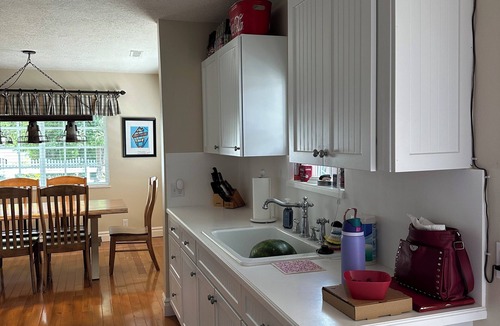Fish Haven House | 4 bedrooms, 2 bathrooms with mountain views, cozy cottage in the countryside