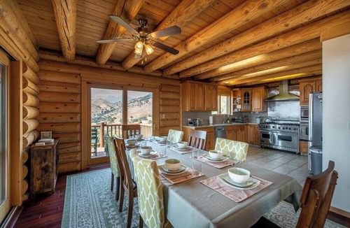 Three Rivers Cabin | 4 Kings Log Cabin 150 Acres Spectacular Views