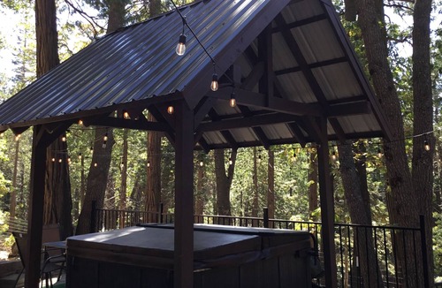 Alta Sierra House | 4-Seasons Mountain House with Hot Tub & Patio + Giant Trees everywhere!