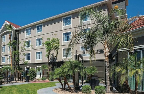Ahwatukee Foothills House | 4 x King Bed Deluxe Suite at La Quinta Inn & Suites by Wyndham Phoenix Chandler