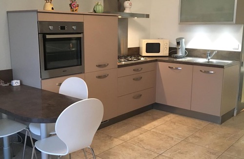 Ville-di-Pietrabugno House | 40m2 south-facing studio in ground floor villa with private non-smoking garden! 🚭