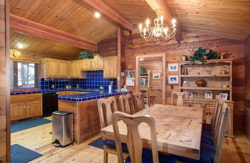 North Wawona Cabin | (41A) Cedar Chalet at The Redwoods In Yosemite