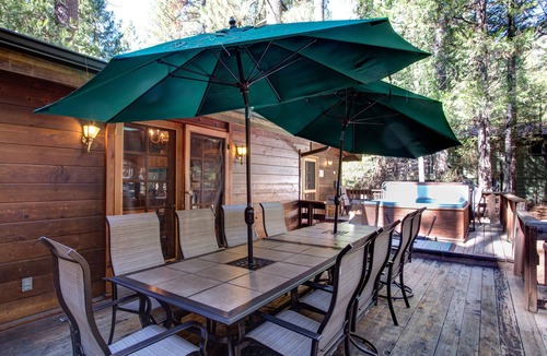 North Wawona Cabin | (41A) Cedar Chalet at The Redwoods In Yosemite