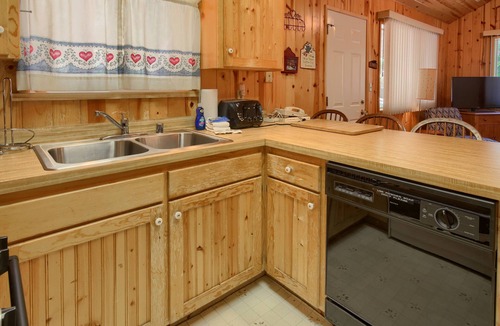 North Wawona Cabin | (43R) Edna's Hearts Desire at The Redwoods In Yosemite