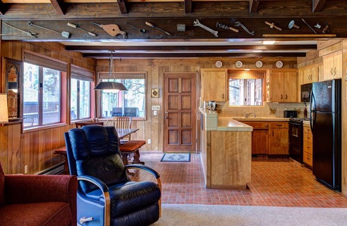 North Wawona Cabin | (4B) Mountain Memory at The Redwoods In Yosemite