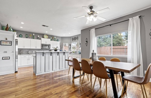Raisin House | 4BR 3BA EVCharger! King Bed! Long StaysWelcomed