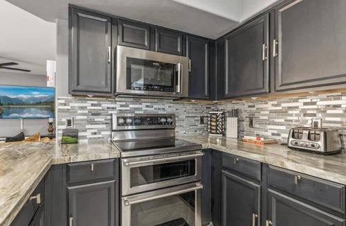 Avondale House | 4BR Avondale Home w/2 King Beds Sleeps 10