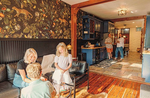 Mount Adams House | 4BR Bridal/Group Retreat, Walkable, Skyline Views