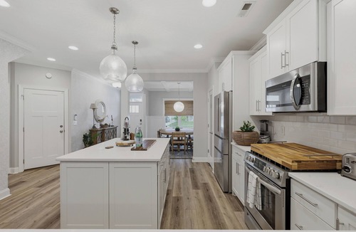 Silver Lake House | 4BR Family Getaway in Wilmington/Fenced Yard & Modern Kitchen