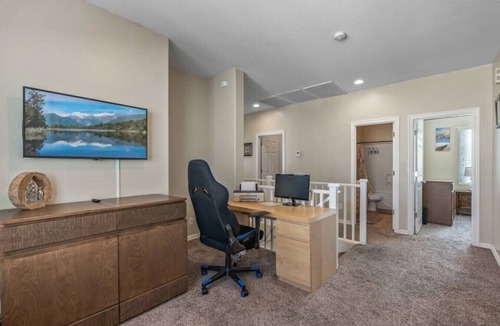 Royal Ranch House | 4BR Group Retreat w/Pool Table