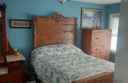 Williamstown House | 4BR Home - Pool, hot tub pet friendly by ARK Experience