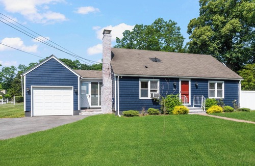 Bristol House | 4BR Near Downtown Bristol w/Yard & Parking